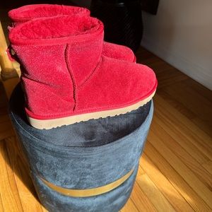 Pre owned UGG Lipstick Red Serein sparkle boot. Daughter wore 1 winter size11